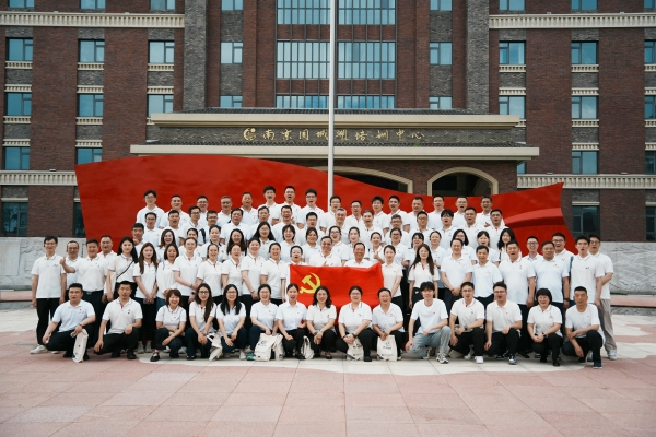 “蟹”力同心克時艱，精神鑄魂勇?lián)?，清風護航促發(fā)展慶七一主題活動